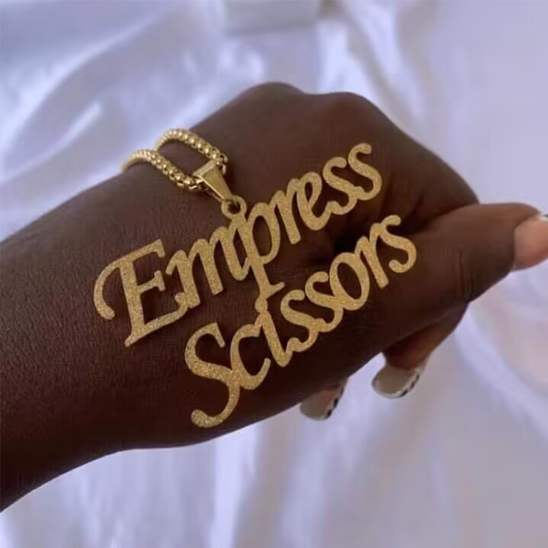Women Fashion Names - Collar con nombre esmerilado personalizado para